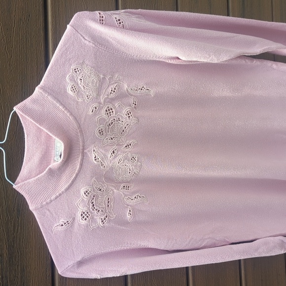 Laura Mock Neck Pink Floral Cut Out Embroidered Sweater - Size L Good Condition - Picture 2 of 5